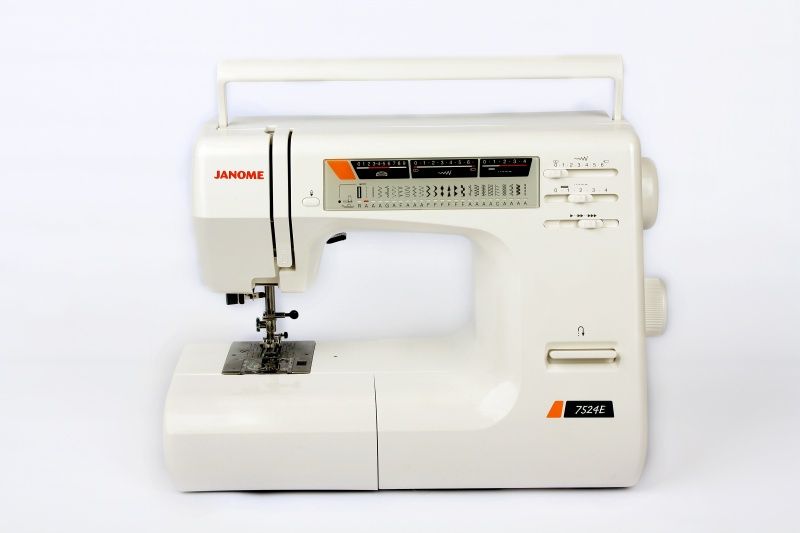 Швейная машина Janome 7524 E (без чехла)