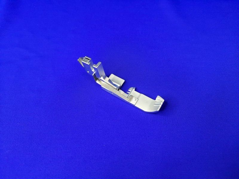Лапка B5001T02B-C с плоской подошвой для оверлоков