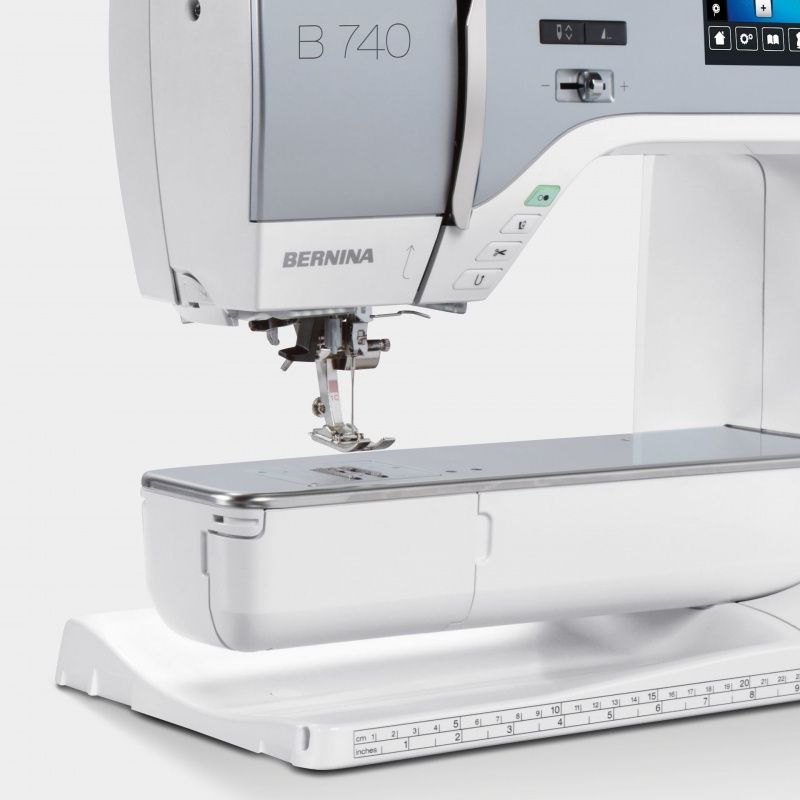Швейная машина Bernina 740