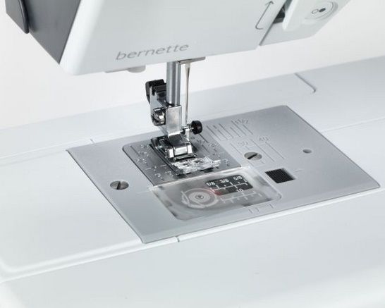 Швейная машина Bernette B37