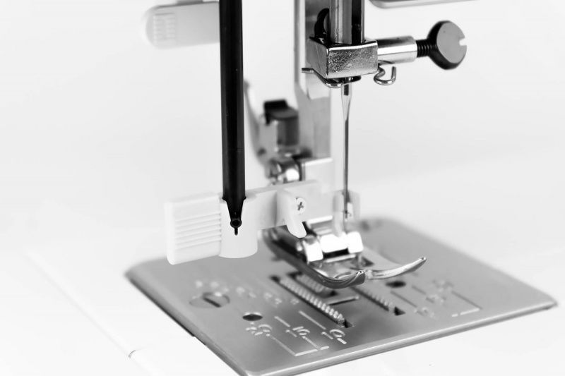 Швейная машина Janome V-25 Escape