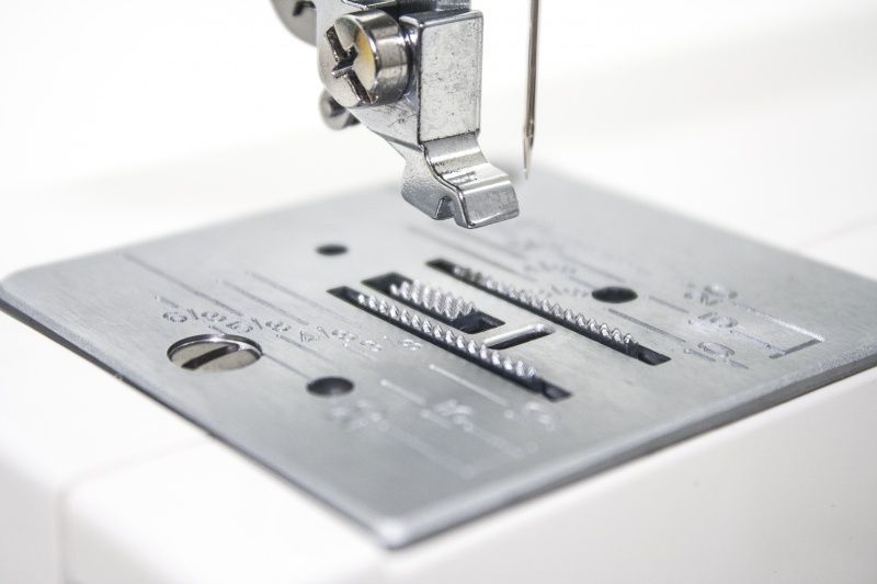 Швейная машина Janome PS-25