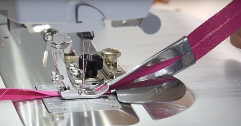 Лапка Bernina №87 устройство для окантовки срезов фальцованной косой бейкой 13/6 мм