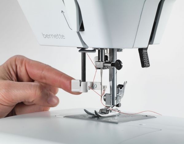 Швейная машина Bernette B35