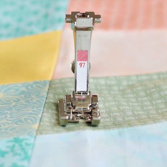 Швейная машина Bernina B570 QE