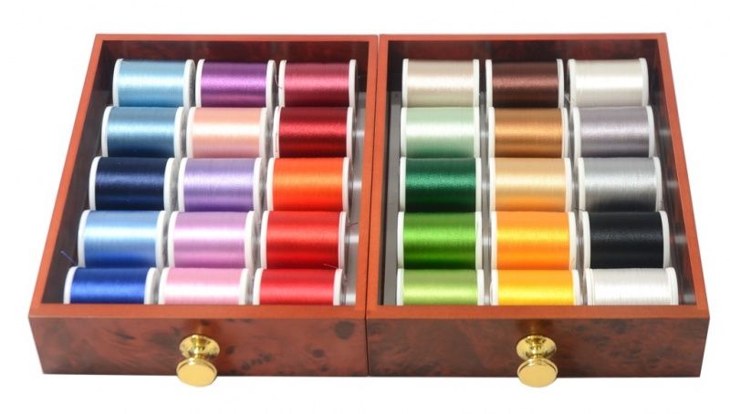Шкатулка с нитками Rayon Madeira 8111 (30 х 1000 м)