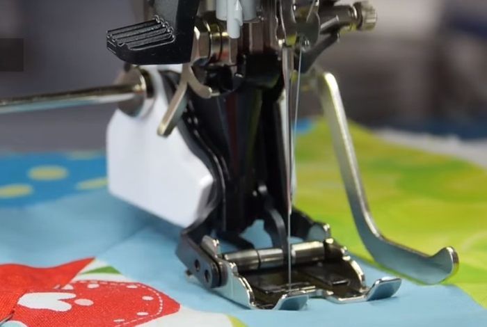 Лапка Bernina №50 верхний транспортер с линейкой-кромконаправителем
