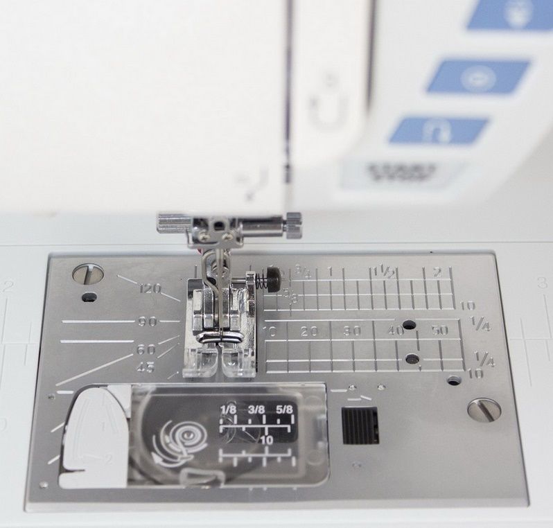 Швейная машина Janome Skyline S3