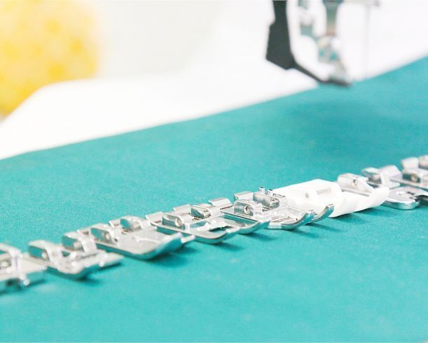 Швейная машина Bernette b77