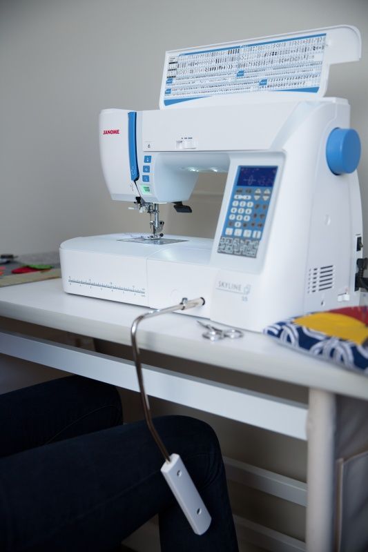 Швейная машина Janome Skyline S5