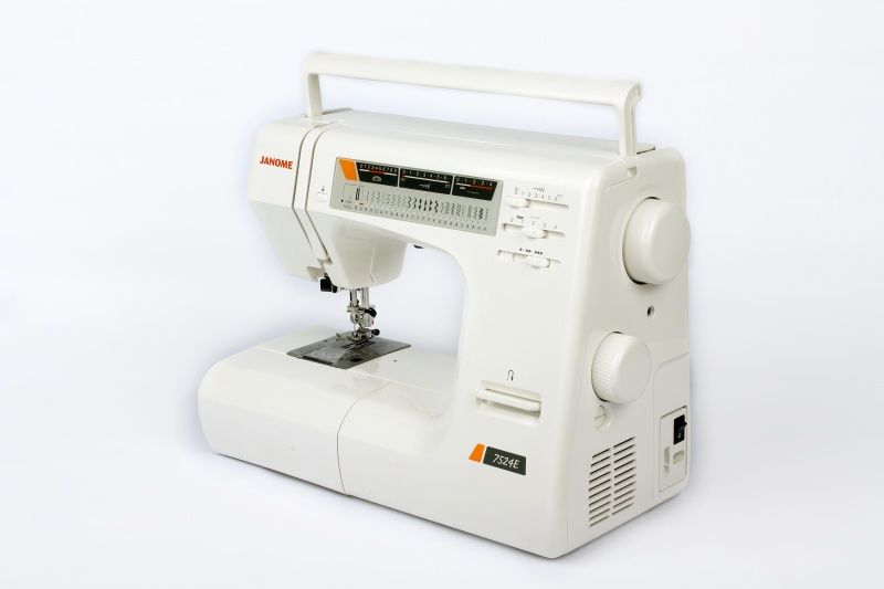 Швейная машина Janome 7524 E (без чехла)