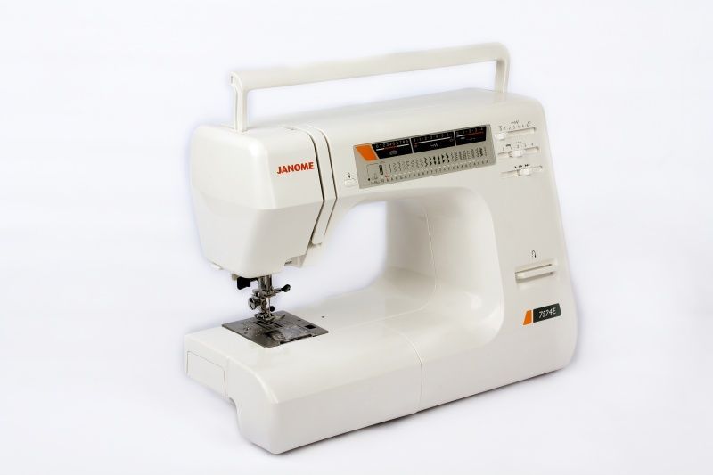 Швейная машина Janome 7524 E (без чехла)