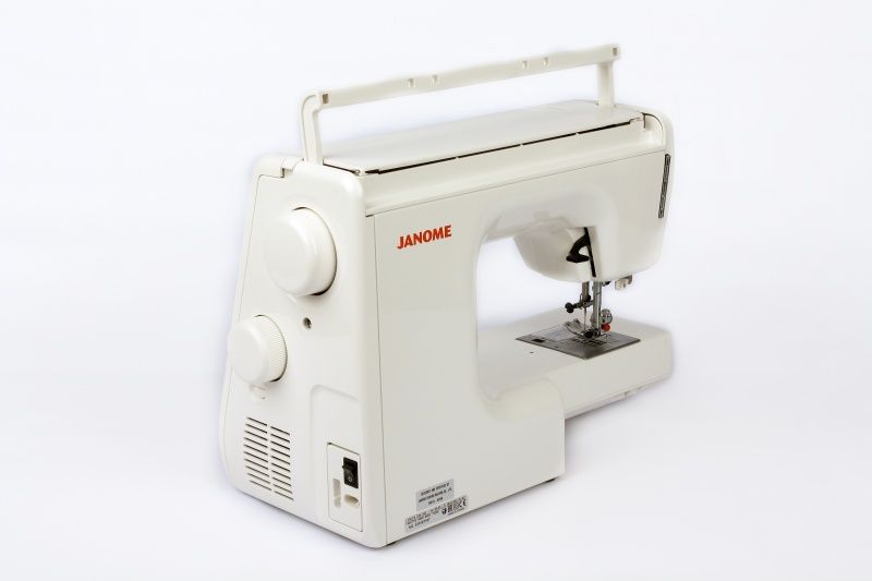 Швейная машина Janome 7524 E (без чехла)