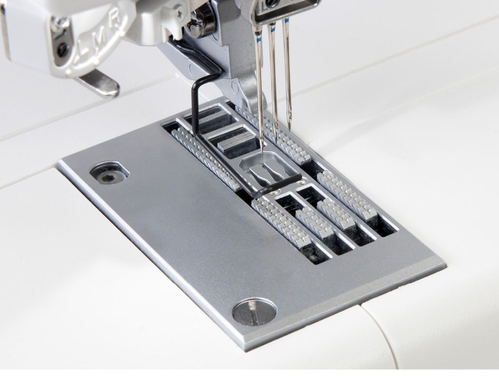 Распошивальная машина Janome CoverPro 3000 Professional