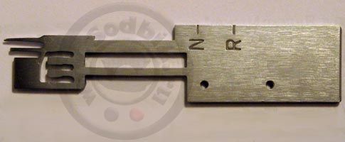 Накладка на игольную пластину для оверлоков Merrylock 007, 011