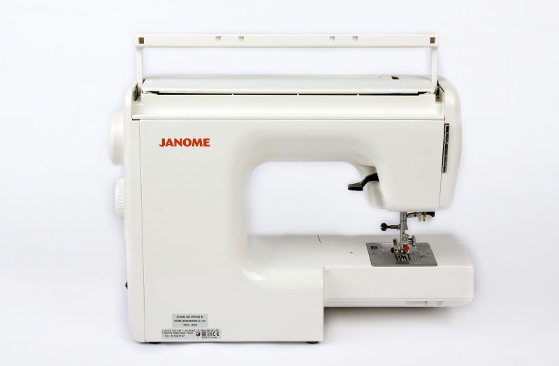 Швейная машина Janome 7524 E (без чехла)