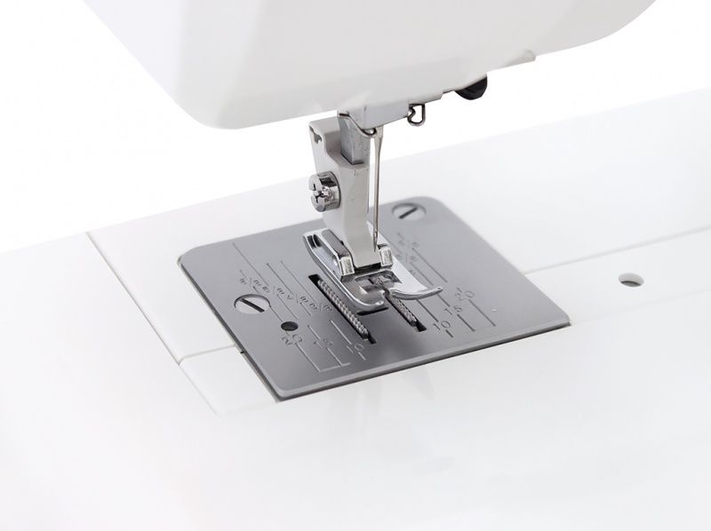 Швейная машина Janome Ami 10