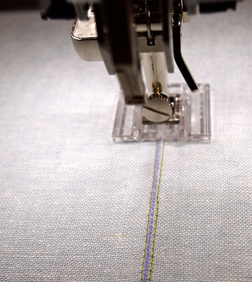 Лапка Bernina №46C прозрачная для защипов и декоративных строчек