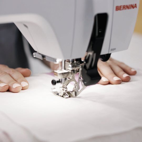 Швейная машина Bernina B570 QE