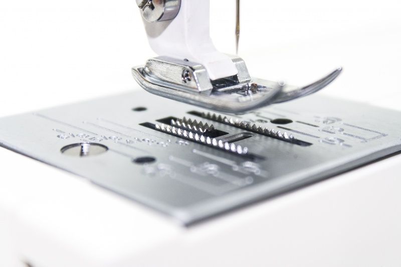 Швейная машина Janome V-12 Escape
