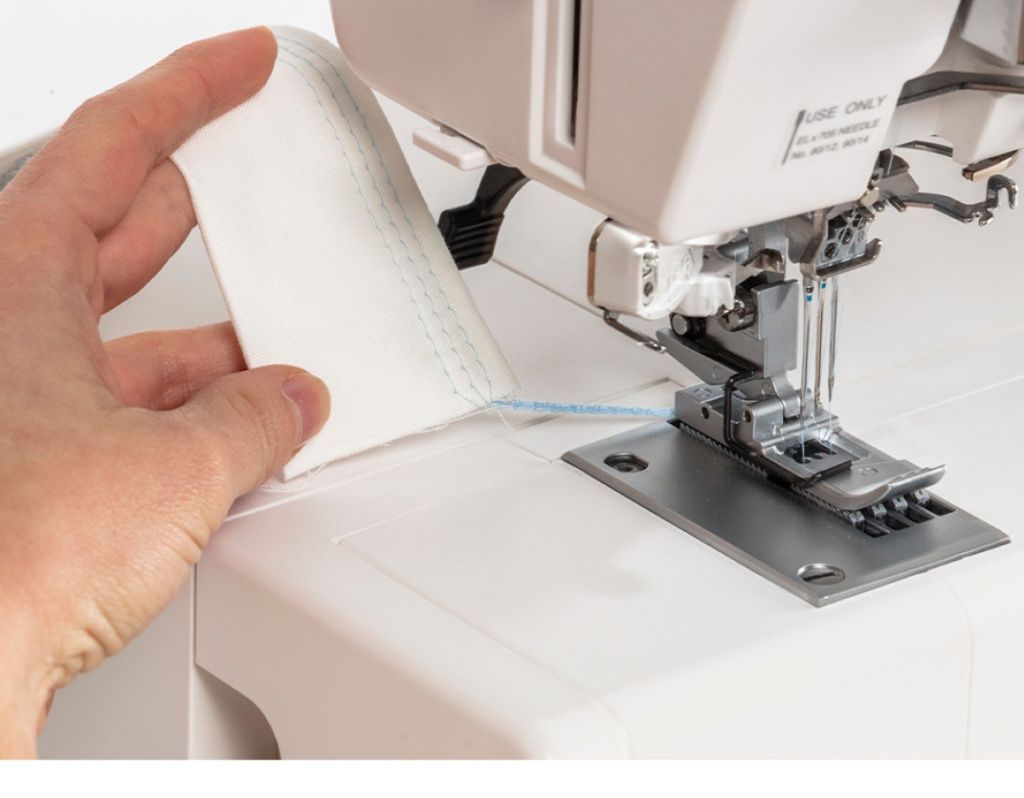 Распошивальная машина Janome CoverPro 3000 Professional