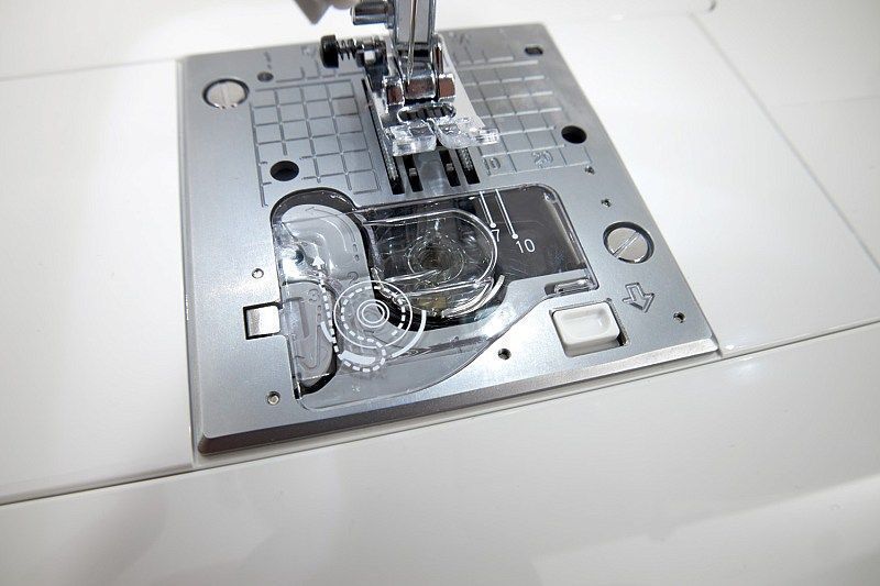 Швейная машина Juki HZL-F700