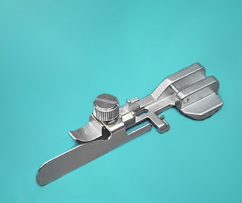 Лапка Juki для выполнения потайной строчки / универсальная направляющая (А9521-634-ОАОА)