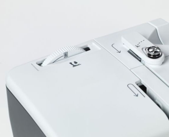 Швейная машина Bernette B38