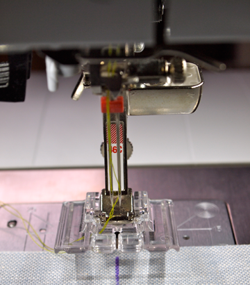Лапка Bernina №46C прозрачная для защипов и декоративных строчек