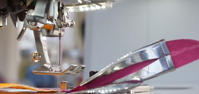 Лапка Bernina №88 устройство для окантовки срезов нефальцованной косой бейкой 28/7,5 мм