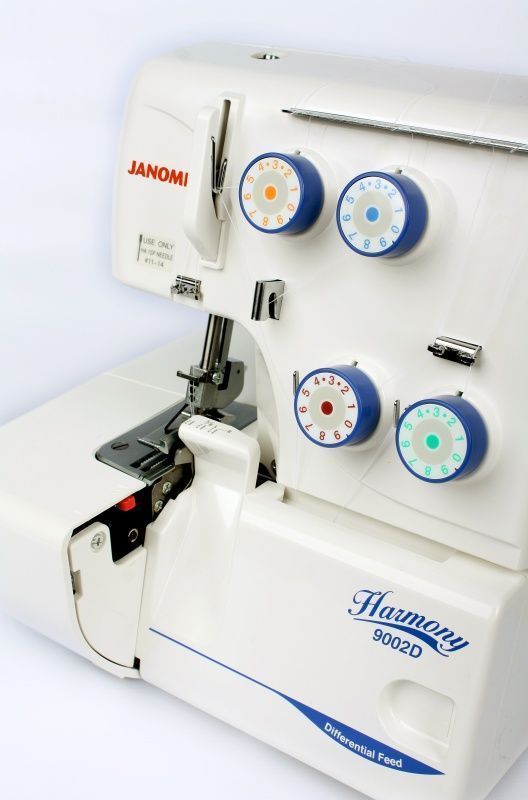 Оверлок Janome m9002d