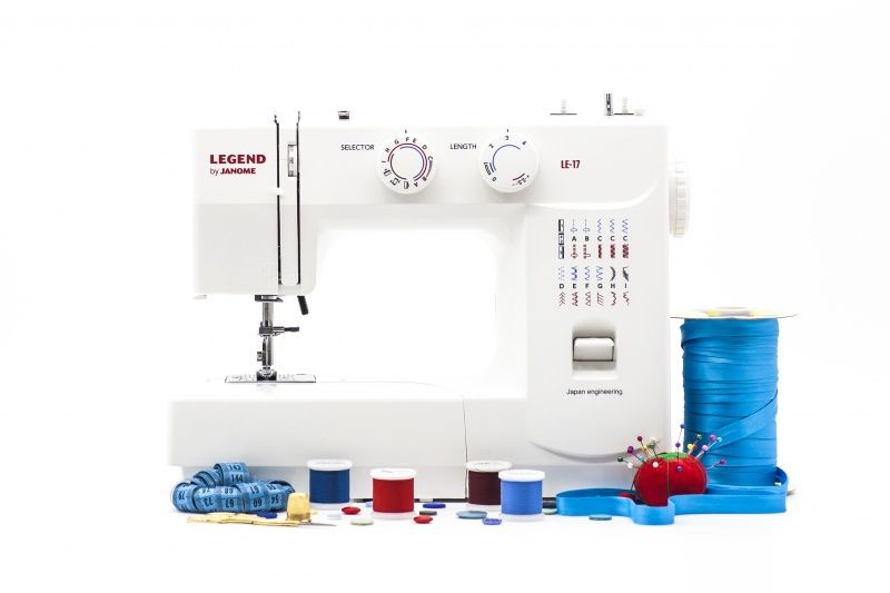Швейная машина Janome LE-17