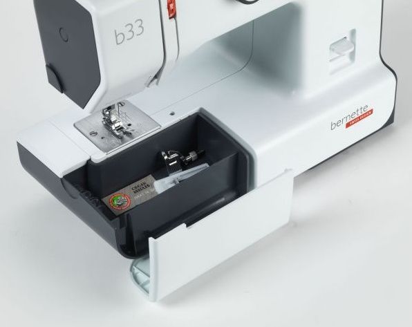 Швейная машина Bernette B33