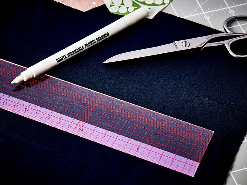 Линейка для пэчворка с градацией в сантиметрах, 50 х 5 см Hemline NL4200